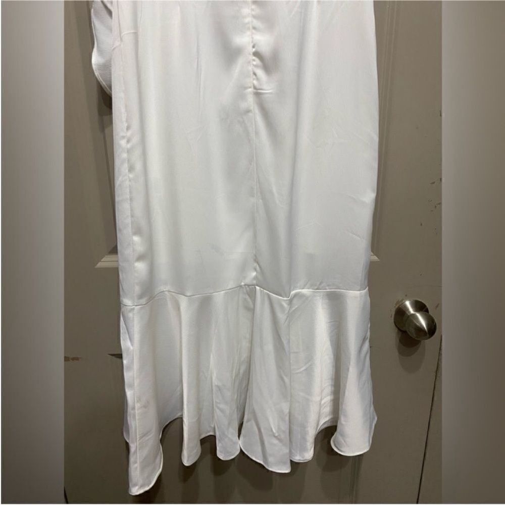 AmyLynn NWT V-neck Ruffle Midi Tea Dress White
Size Small - Picture 12 of 13